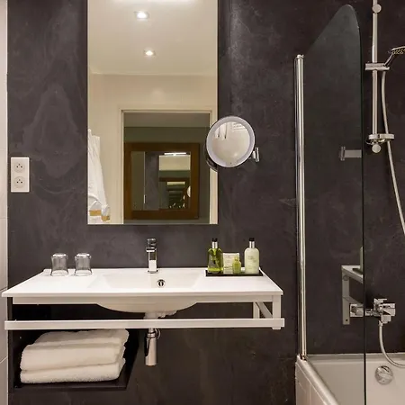 Hotel De La Muse Et Du Rozier 4*