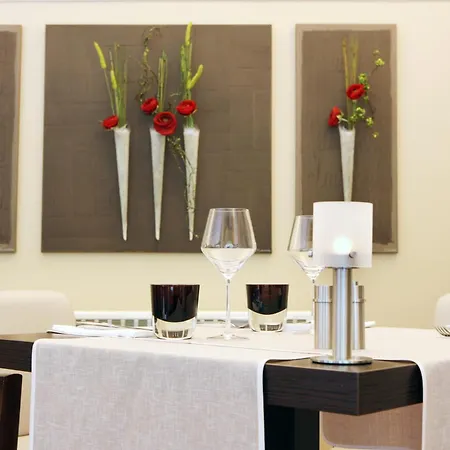 Hotel De La Muse Et Du Rozier