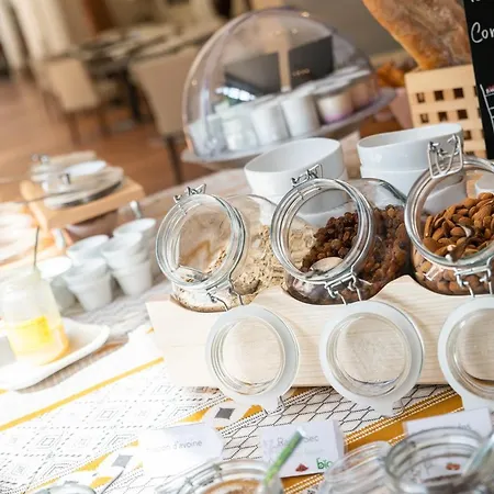 De La Muse Et Du Rozier Hotel