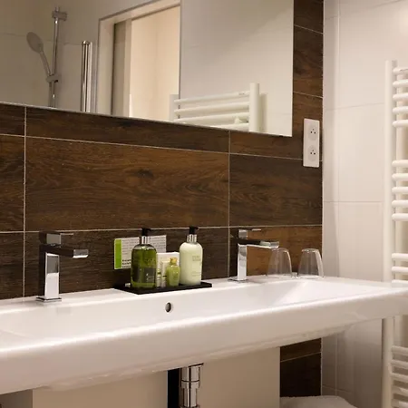 De La Muse Et Du Rozier ル・ロジエ